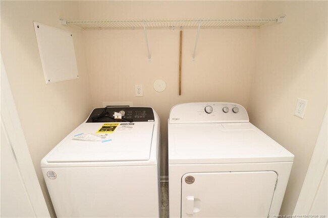 Building Photo - 1405 Regents Ln