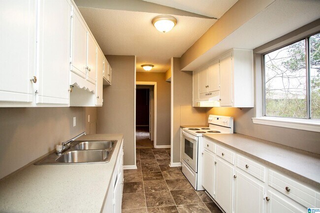 Building Photo - 1110 Croyden Cir