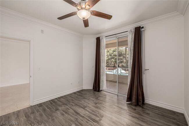 Building Photo - 210 E Flamingo Rd