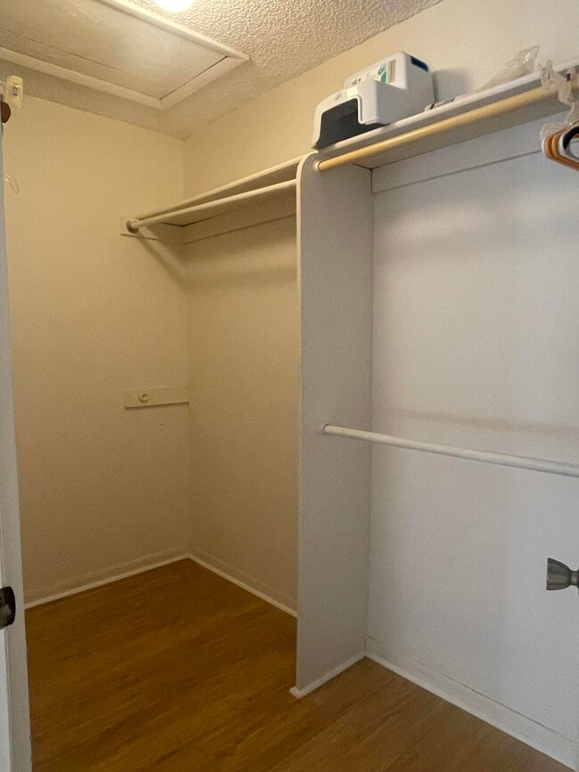 Building Photo - 83 Capri B