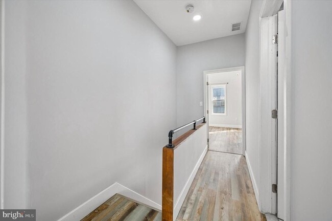 Building Photo - 1812 E Albert St