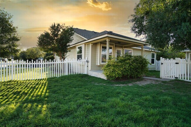 Building Photo - 821 Gabriel Mills Dr