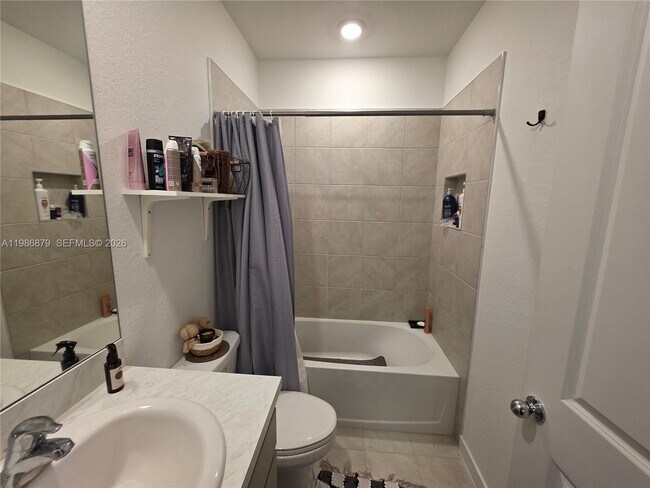 Building Photo - 466 NE 12th St