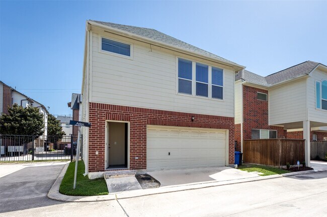 Building Photo - 1716 Aden Dr