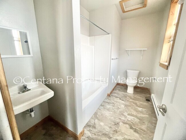 Building Photo - 600 S Montana St