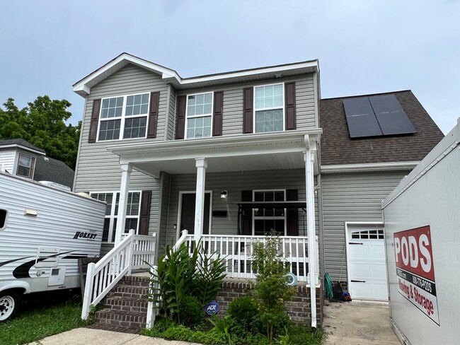 Building Photo - 3 bedroom home in Portmsouth