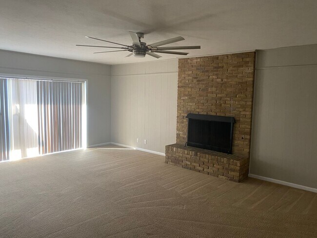 Building Photo - 1808/1810 Crescent Dr.