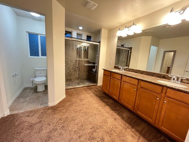 Building Photo - Desirable 4 Bedroom 2.5. Bathroom home in ...