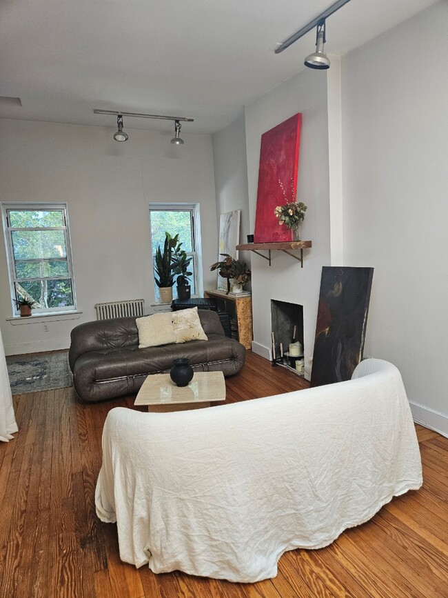 Building Photo - Welcome to Carroll Gardens!