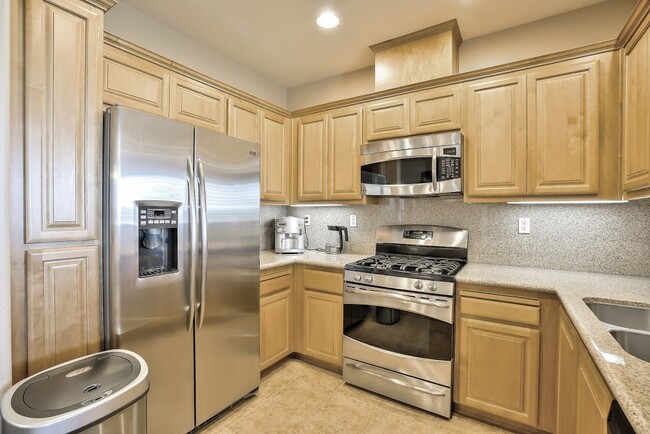 Building Photo - 2BD/2BA Dublin Terraces Condo with Underground Parking, Pool, Fitness Center and More!