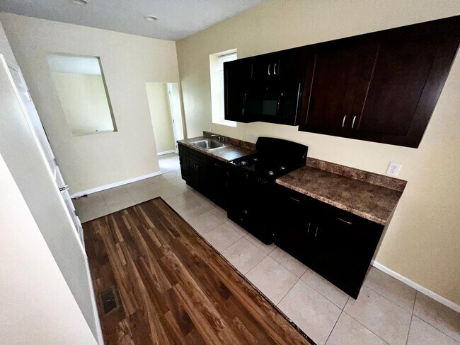 Building Photo - Renovated 3BR/1.5BA North Philly Home with Open Layout & Rear Yard