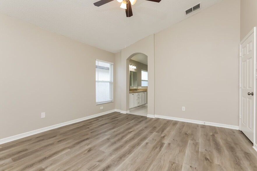 Building Photo - 7920 Oakstone Ct