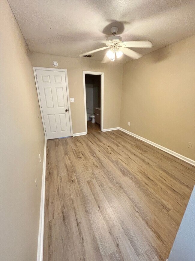 Building Photo - 2856 Botany Pl