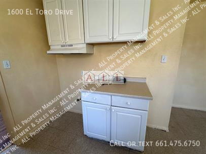 Building Photo - 1600 El Toro Dr