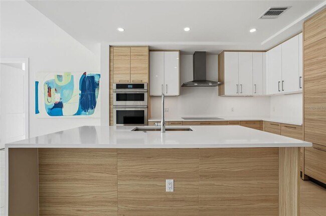 Building Photo - 301 1st St S