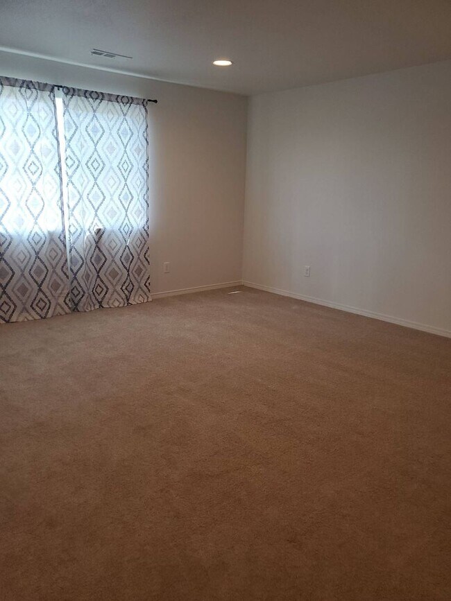 Building Photo - 4 bed 2.5 bath home in Mae Valley area of Moses Lake