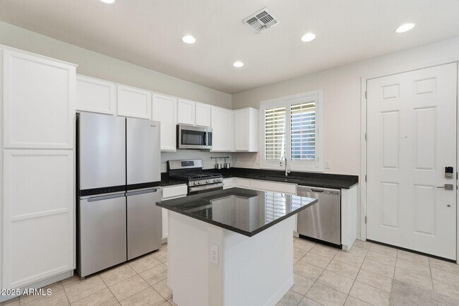 Building Photo - 1647 S 83rd Pl