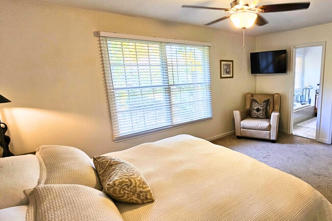 Building Photo - 908 Berwick Dr