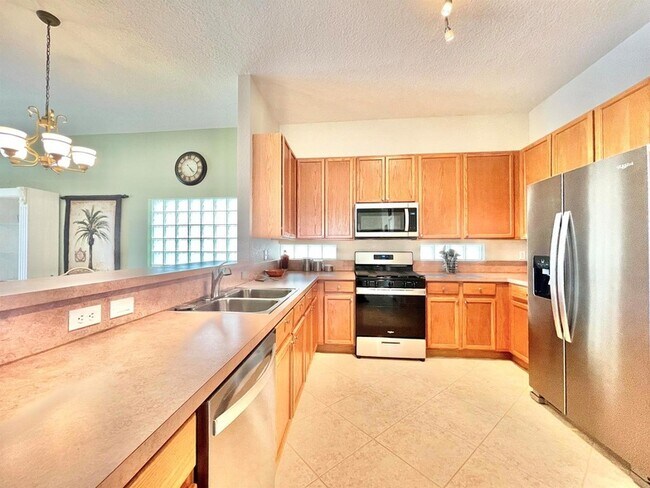 Building Photo - 137 Canterbury Pl