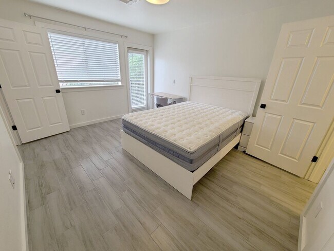Building Photo - Remodeled Condo in Norman