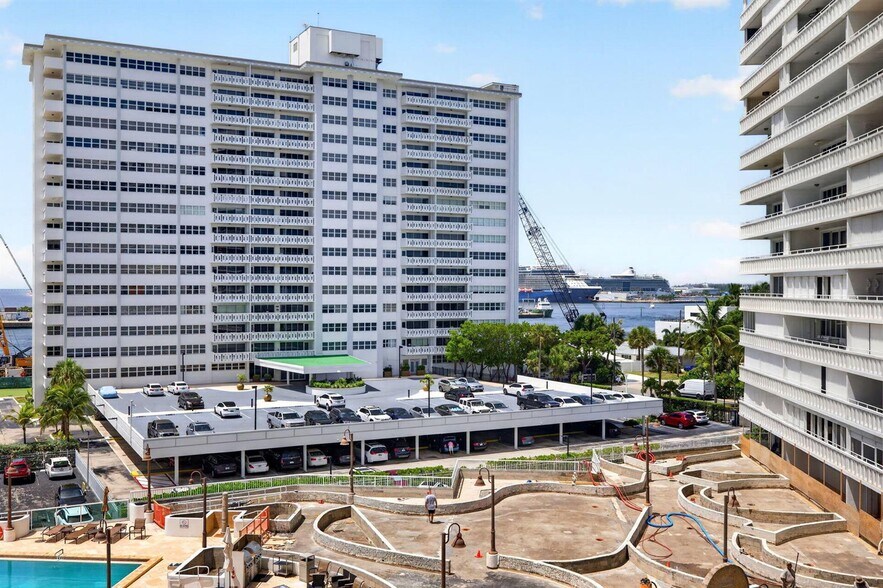 Building Photo - 2000 S Ocean Dr