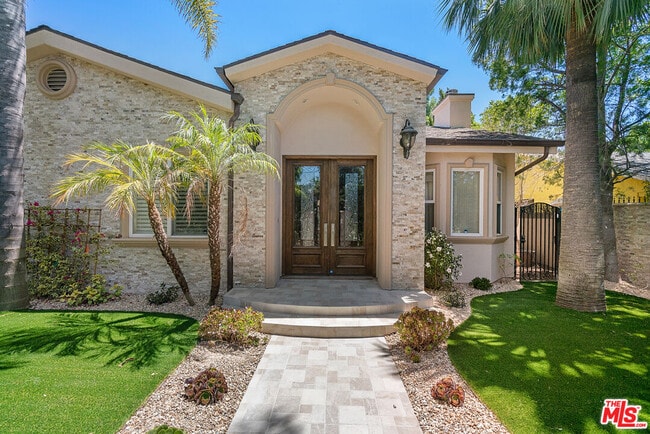 Building Photo - 13454 Chandler Blvd