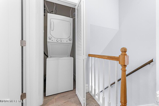 Building Photo - 160 Monmouth St