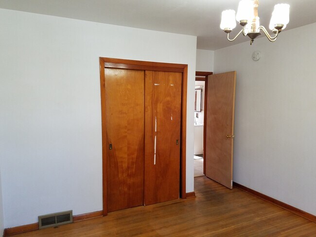 Building Photo - 2209 Franklin St