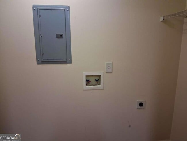 Building Photo - 209 E Wilson St