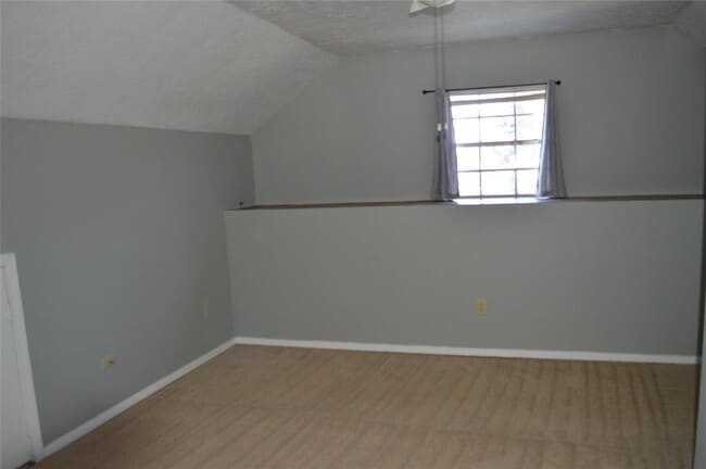 Building Photo - 532 Hollyhock st