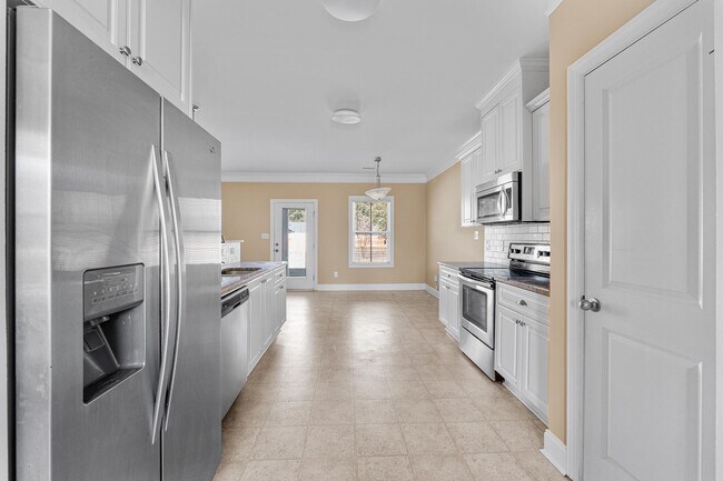 Building Photo - 261 Crown Heights Way