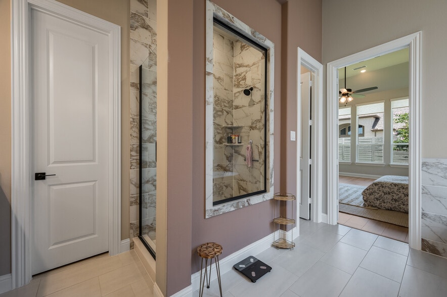 Master Bath - 2016 Strolling Way