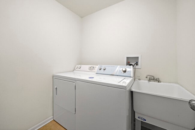 Building Photo - 10 Carrington Cir