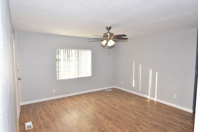 Building Photo - Recently remodeled 3 bed 2 bath home, New ...