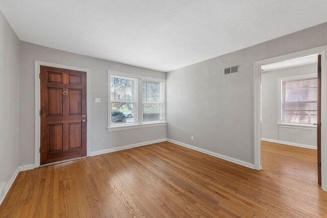 Building Photo - 3412 Lawn Ave
