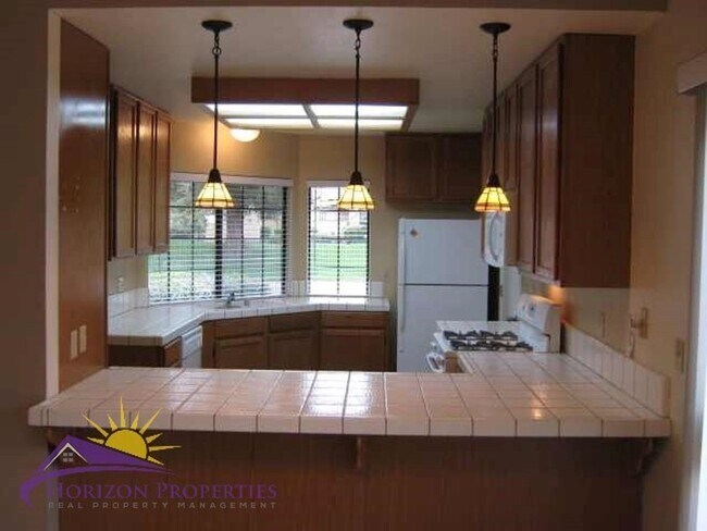 Building Photo - Open 2 Bed 2 Bath Natomas Duplex Unit