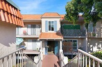 Building Photo - Beautiful 2Bd/2Ba Condo In Gated Community...