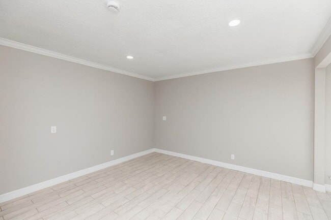 Building Photo - 185 El Pinto