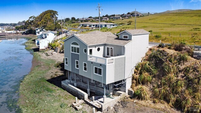 Building Photo - 625 CA-1