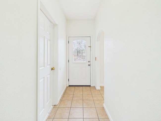 Building Photo - Nice 3 bedroom Duplex Rental