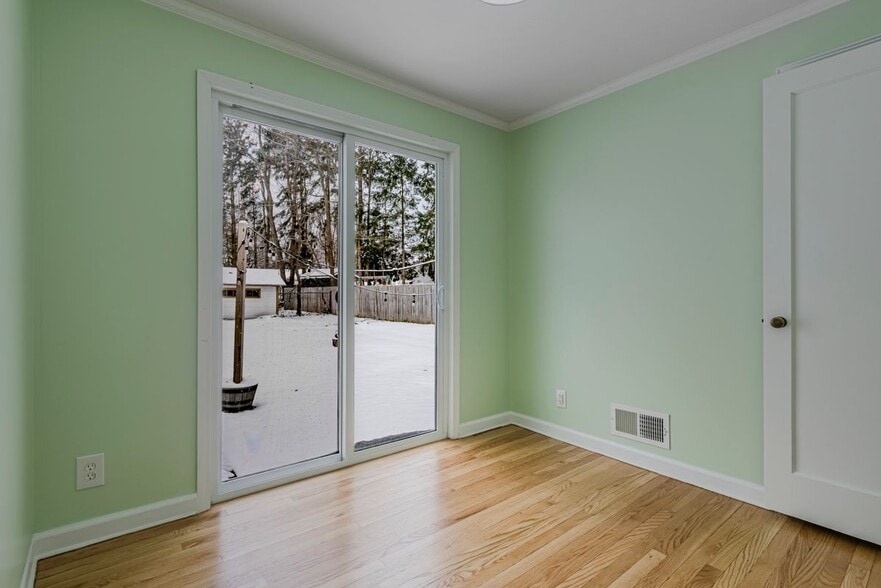 Building Photo - 602 E Garden St