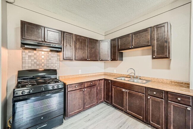 Building Photo - 911 Sims Ave