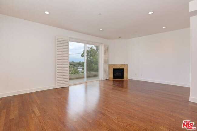 Building Photo - 11851 Laurelwood Dr