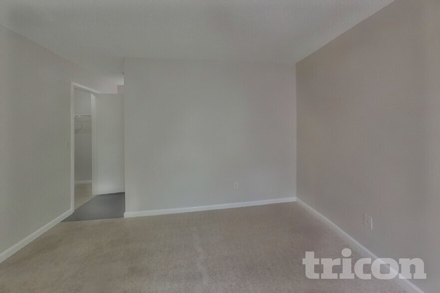 Building Photo - 2346 Blossom Ridge Dr N
