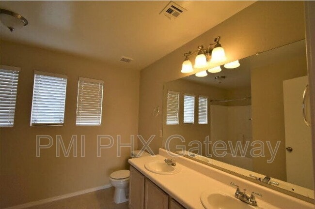 Building Photo - 2619 E Shannon St