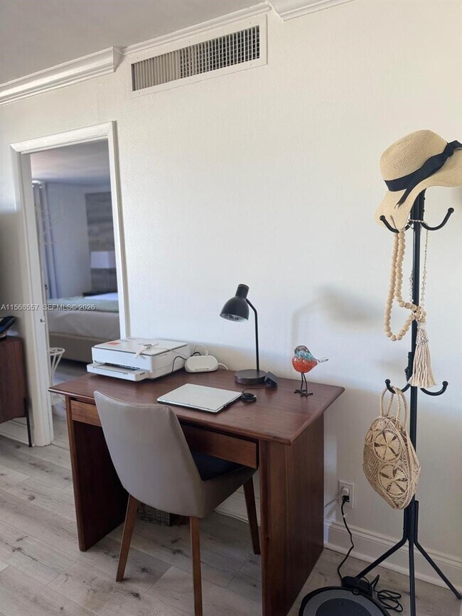 Building Photo - 6770 Indian Creek Dr