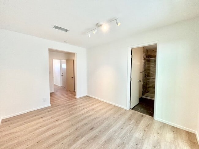 Building Photo - 136 Ventura Ave