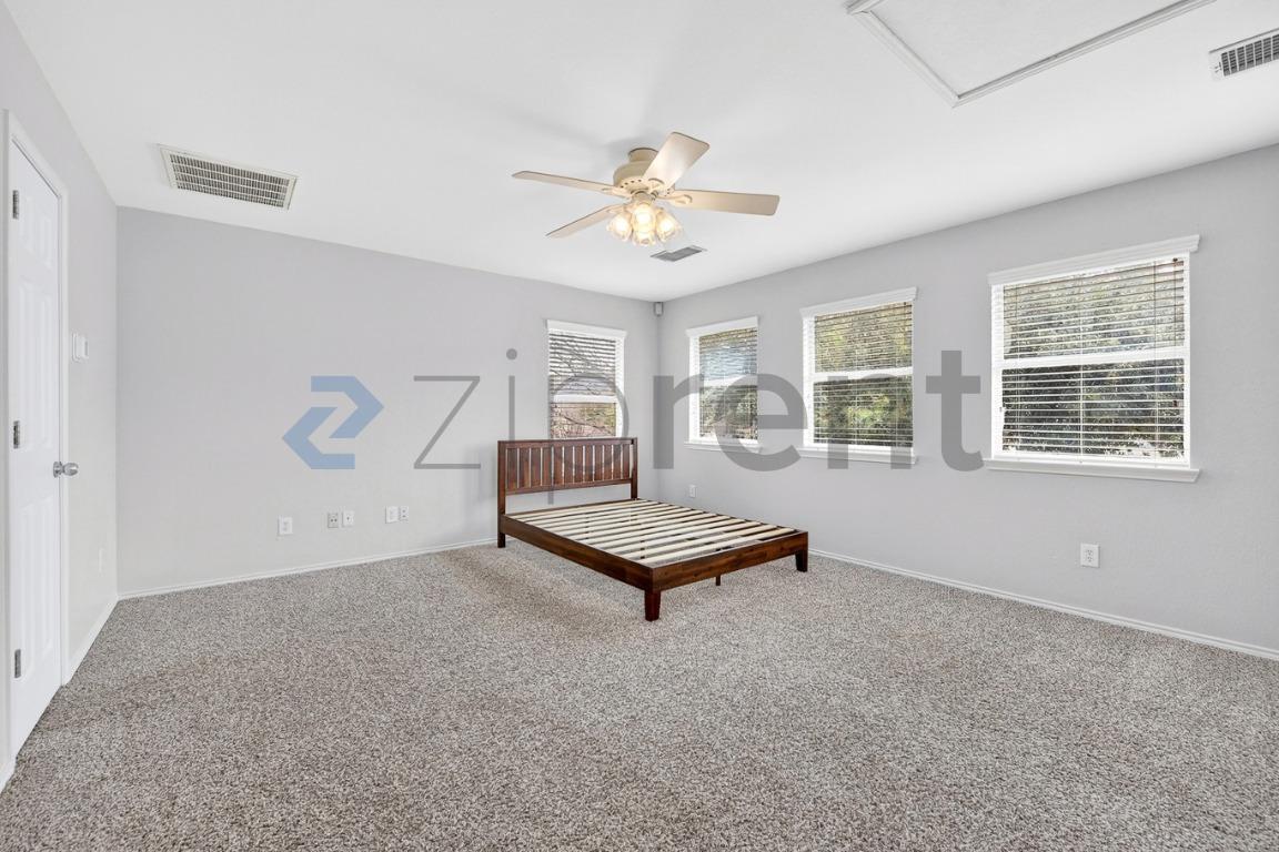 Building Photo - 5802 Edinburg Dr