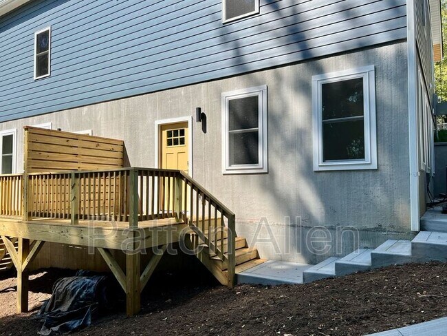 Building Photo - 10 Deaver Park Cir