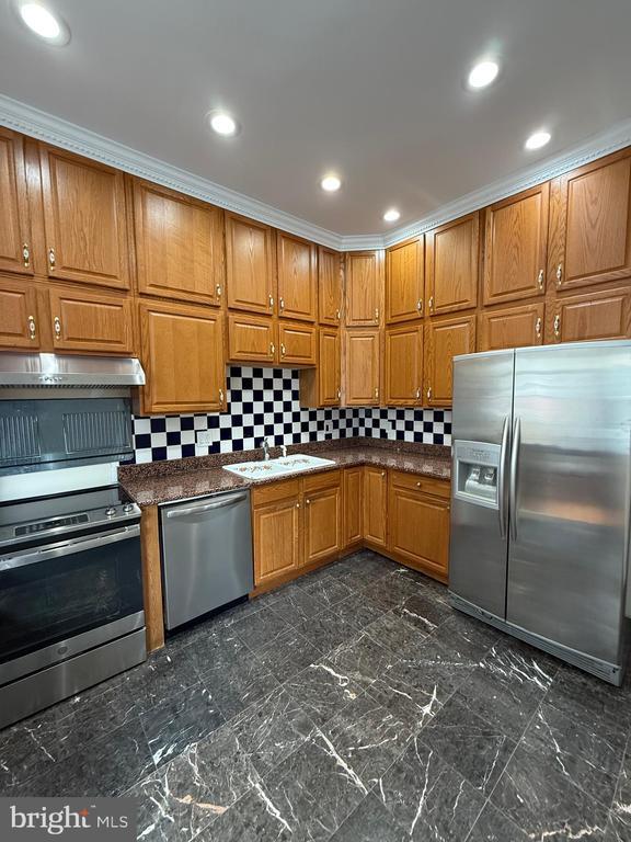 Building Photo - 3003 Preston Ave